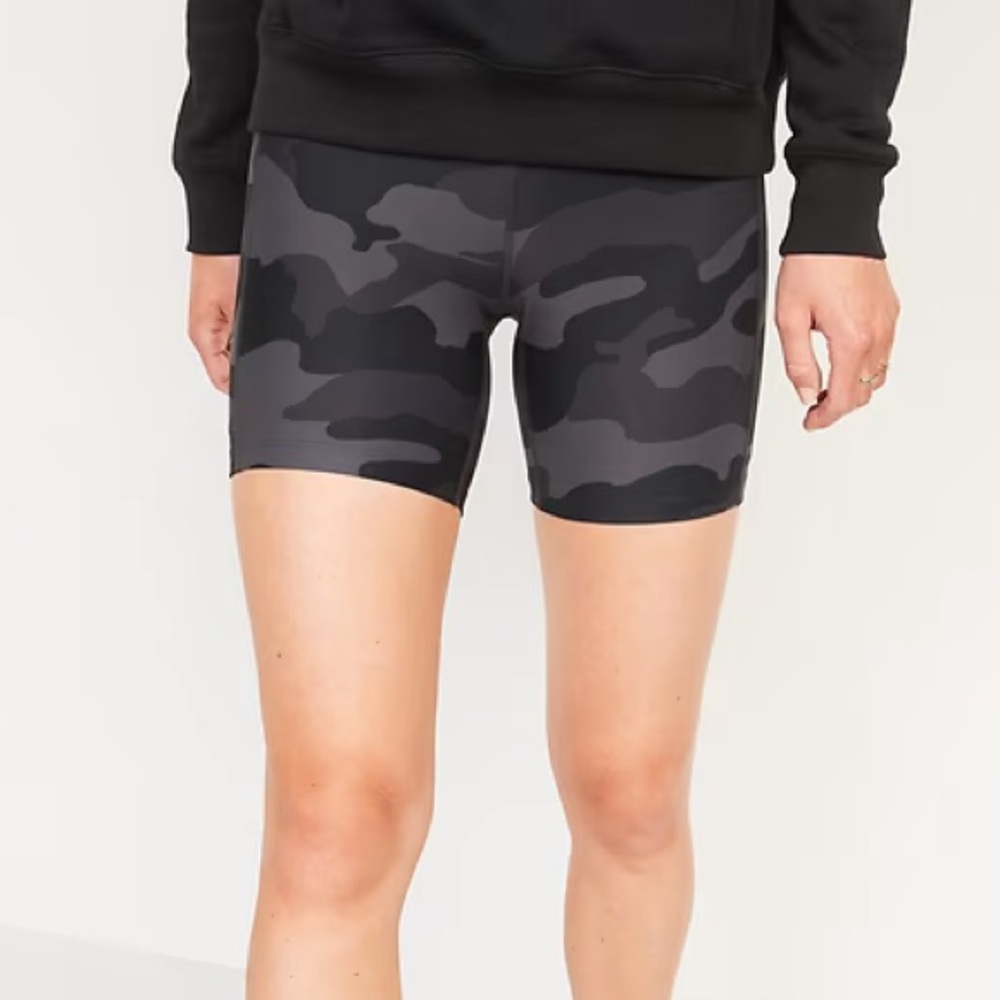 Old Navy High-Waisted PowerSoft Biker Shorts 4-inch, Camo, Size S